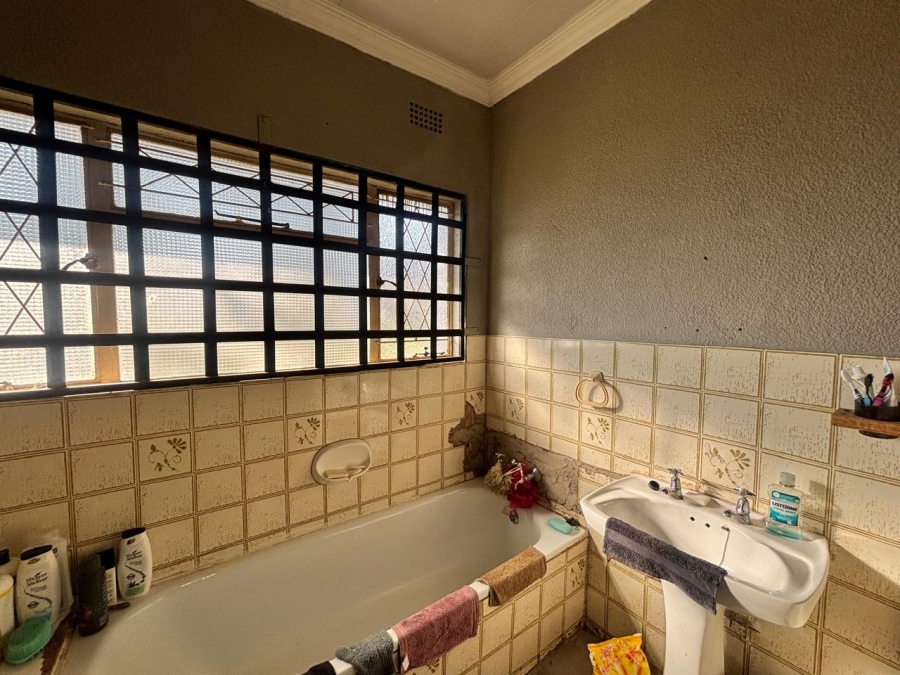 4 Bedroom Property for Sale in Roosheuwel North West